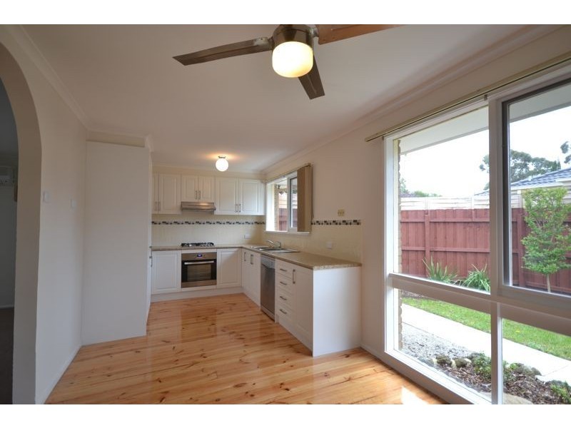 1/2 Evelyne Avenue, Cranbourne VIC 3977