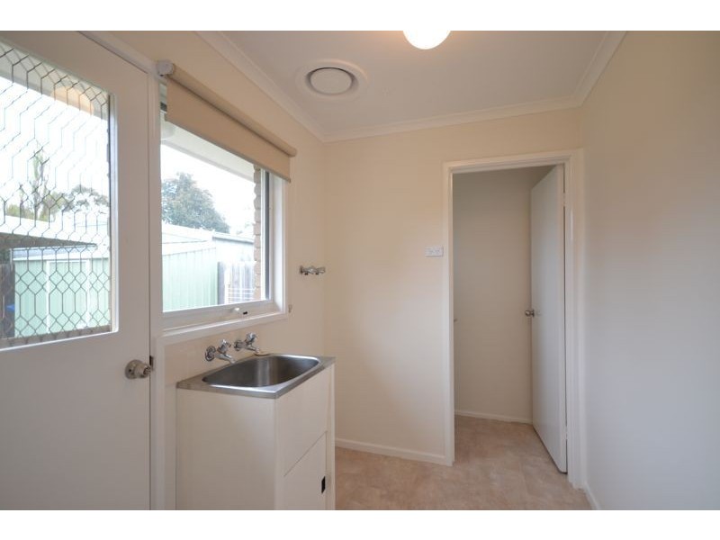 1/2 Evelyne Avenue, Cranbourne VIC 3977