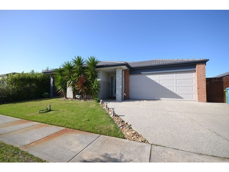 21 Powerscout Retreat, Cranbourne VIC 3977