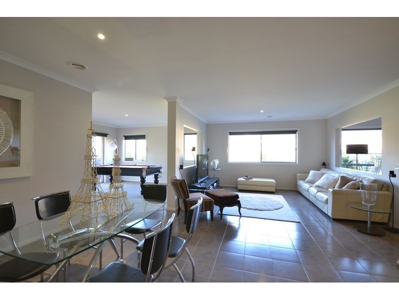 21 Powerscout Retreat, Cranbourne VIC 3977