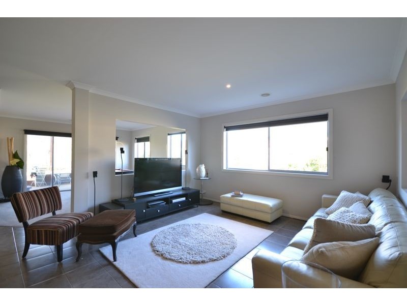 21 Powerscout Retreat, Cranbourne VIC 3977