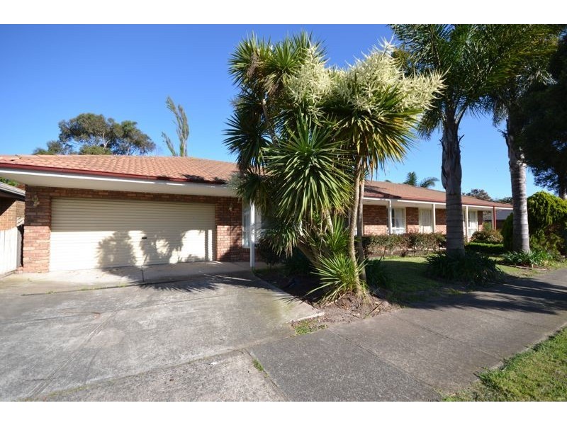 6 Lobelia Court, Cranbourne North VIC 3977