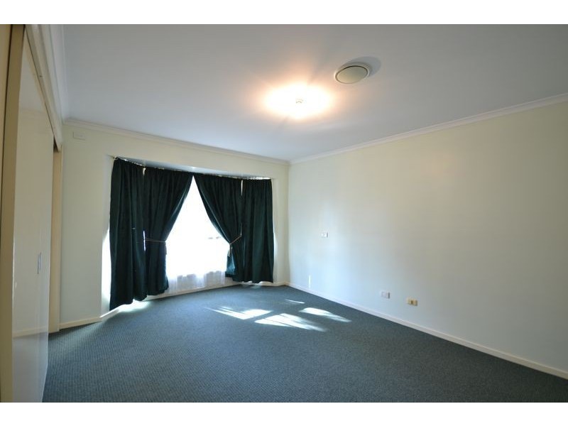 6 Lobelia Court, Cranbourne North VIC 3977