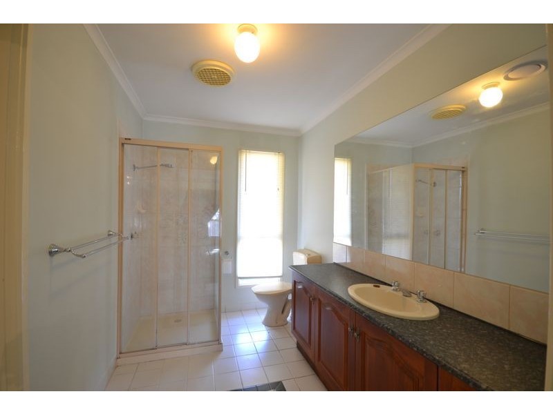 6 Lobelia Court, Cranbourne North VIC 3977