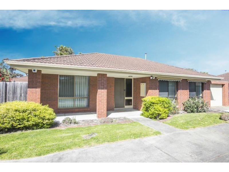 2/11 Tucker Street, Cranbourne VIC 3977