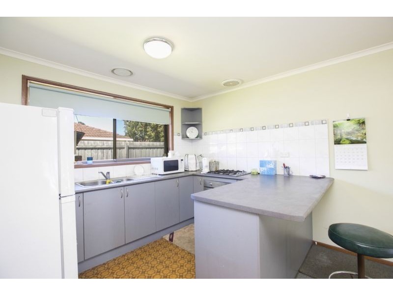 2/11 Tucker Street, Cranbourne VIC 3977