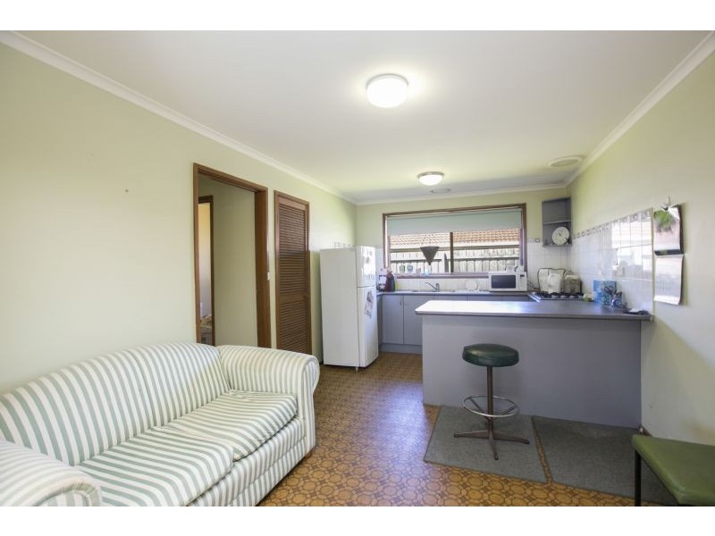 2/11 Tucker Street, Cranbourne VIC 3977