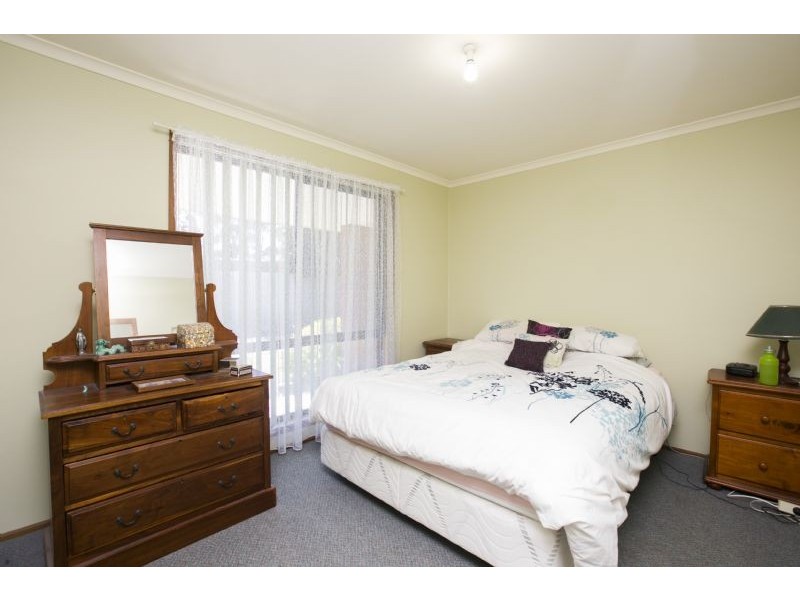 2/11 Tucker Street, Cranbourne VIC 3977