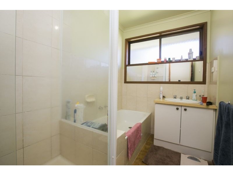 2/11 Tucker Street, Cranbourne VIC 3977