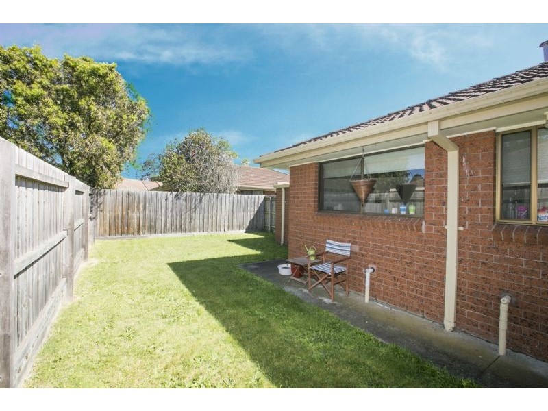 2/11 Tucker Street, Cranbourne VIC 3977