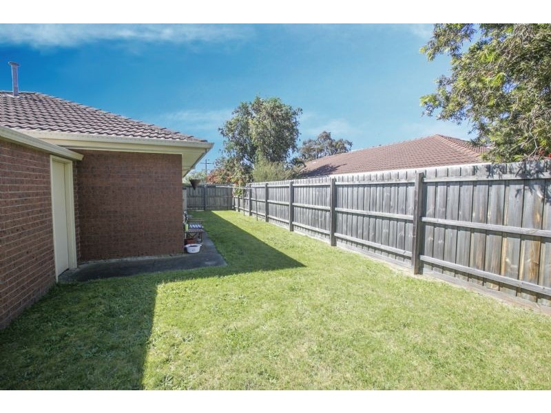 2/11 Tucker Street, Cranbourne VIC 3977