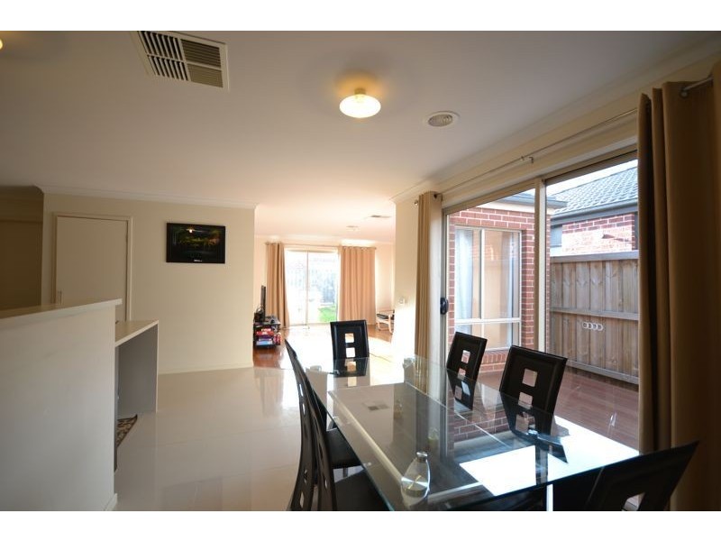 5 Tilden Rise, Cranbourne North VIC 3977