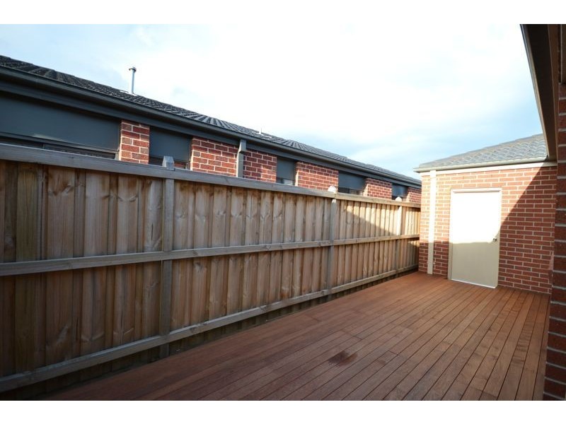 5 Tilden Rise, Cranbourne North VIC 3977