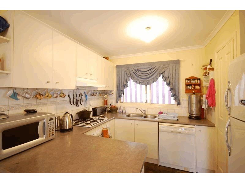 6 Gatwick Court, Cranbourne East VIC 3977