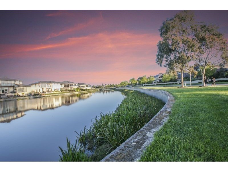 4 Crampton Close, Sandhurst VIC 3977