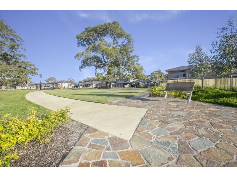 4 Crampton Close, Sandhurst VIC 3977