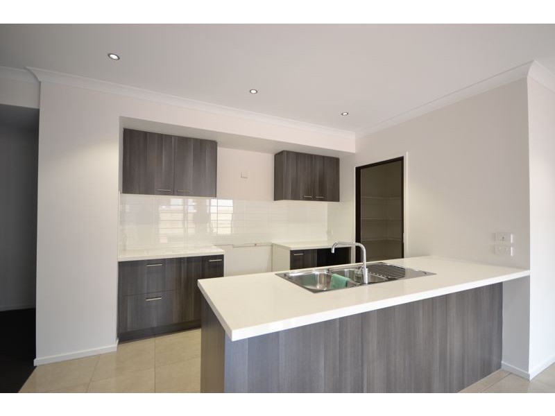 24 Wild Scotchman Way, Cranbourne East VIC 3977