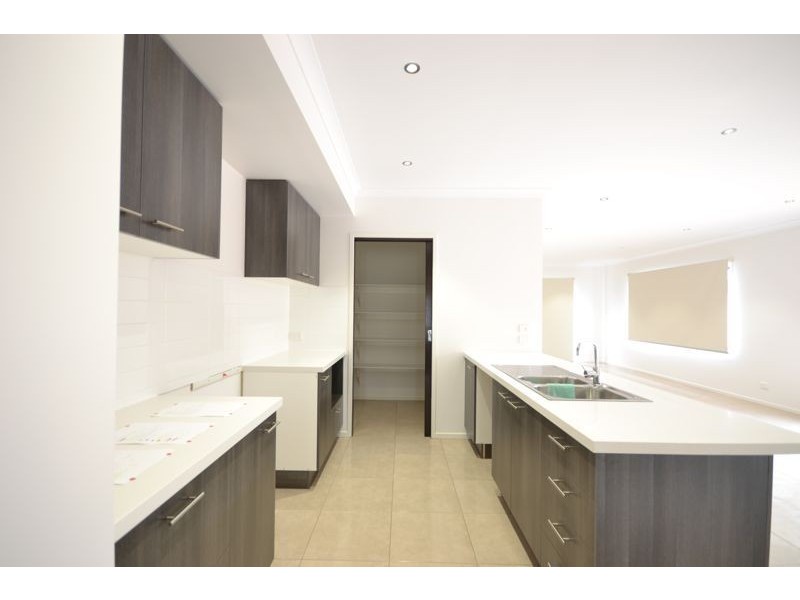 24 Wild Scotchman Way, Cranbourne East VIC 3977