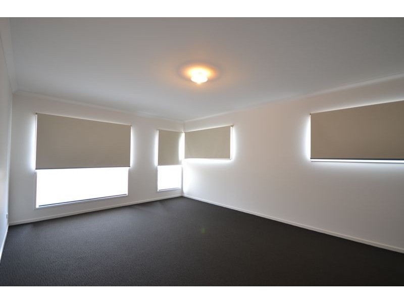 24 Wild Scotchman Way, Cranbourne East VIC 3977