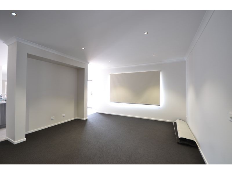 24 Wild Scotchman Way, Cranbourne East VIC 3977