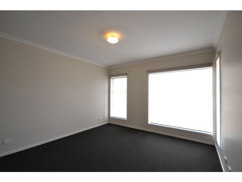 24 Wild Scotchman Way, Cranbourne East VIC 3977