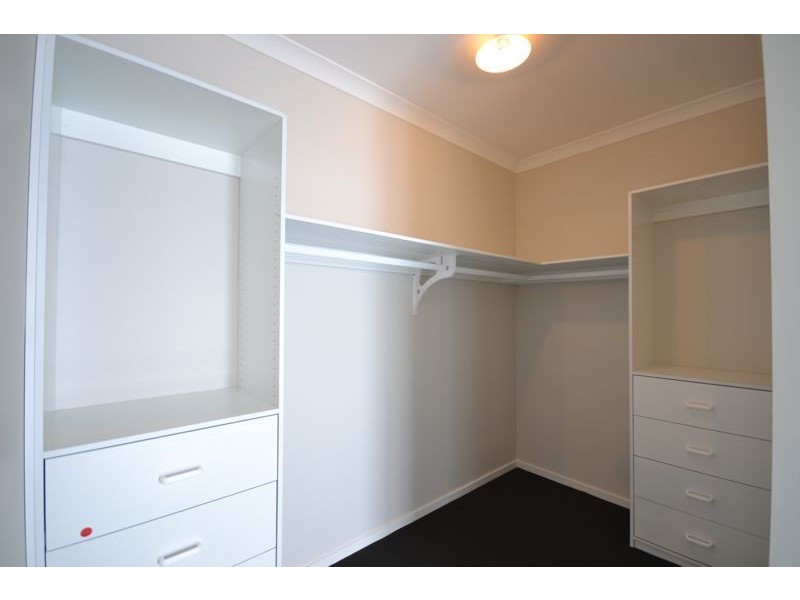 24 Wild Scotchman Way, Cranbourne East VIC 3977