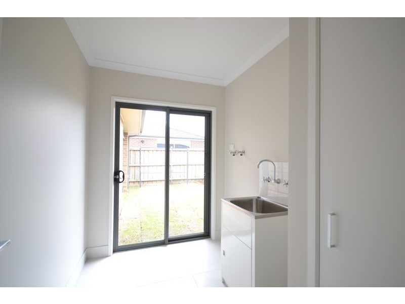 24 Wild Scotchman Way, Cranbourne East VIC 3977