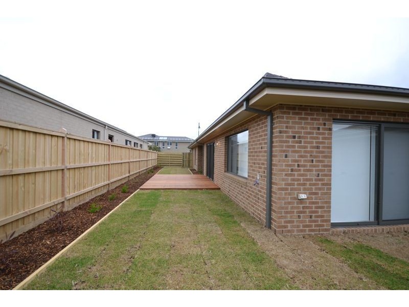 24 Wild Scotchman Way, Cranbourne East VIC 3977