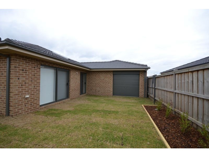 24 Wild Scotchman Way, Cranbourne East VIC 3977