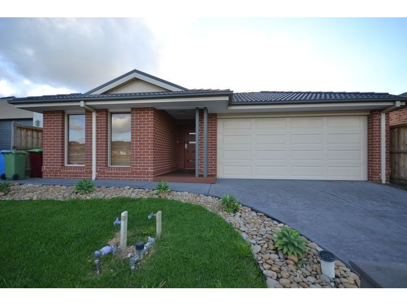 5 Tilden Rise, Cranbourne North VIC 3977