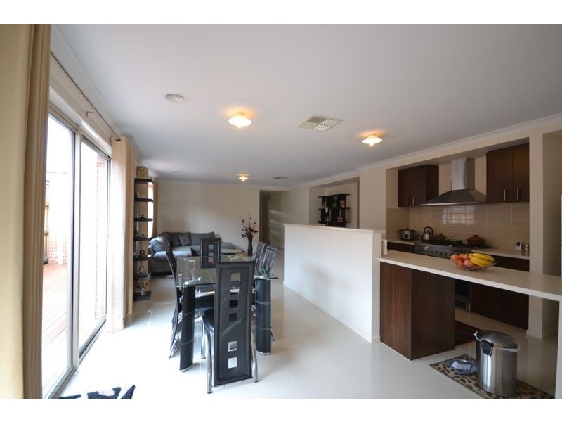 5 Tilden Rise, Cranbourne North VIC 3977