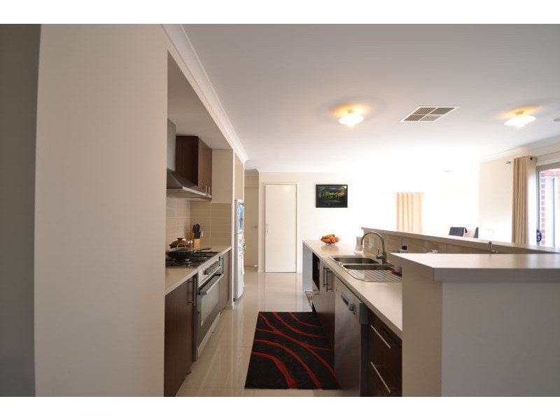 5 Tilden Rise, Cranbourne North VIC 3977