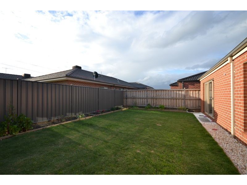 5 Tilden Rise, Cranbourne North VIC 3977