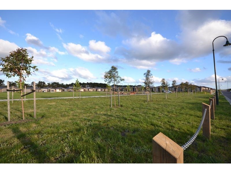 5 Tilden Rise, Cranbourne North VIC 3977