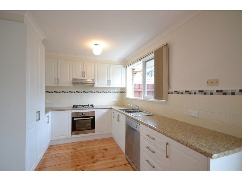 1/2 Evelyne Avenue, Cranbourne VIC 3977