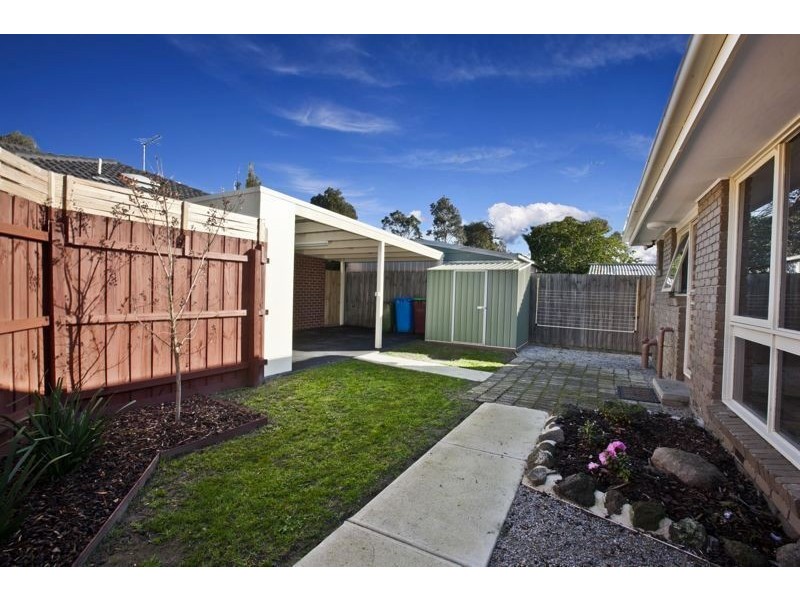 1/2 Evelyne Avenue, Cranbourne VIC 3977