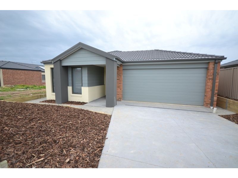 63 Villella Drive, Pakenham VIC 3810