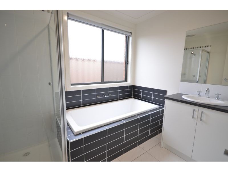 63 Villella Drive, Pakenham VIC 3810