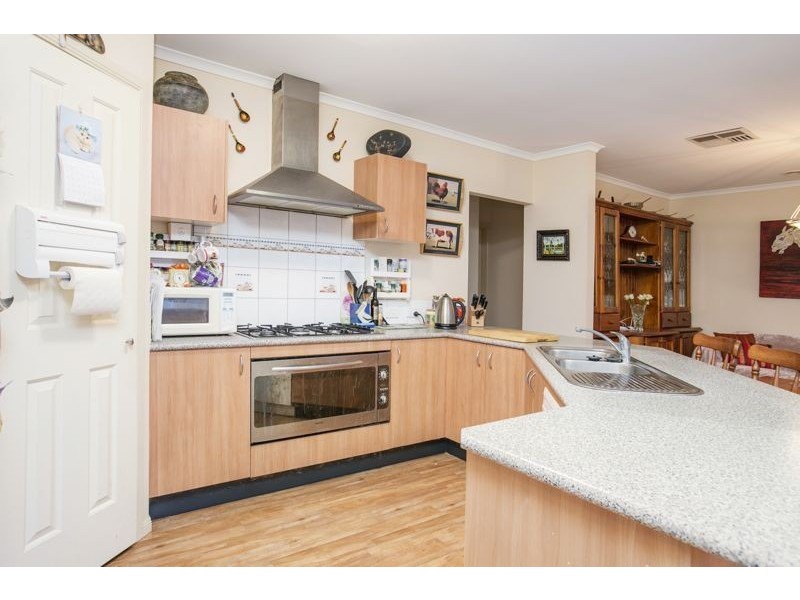 35 Middleham Close, Cranbourne West VIC 3977