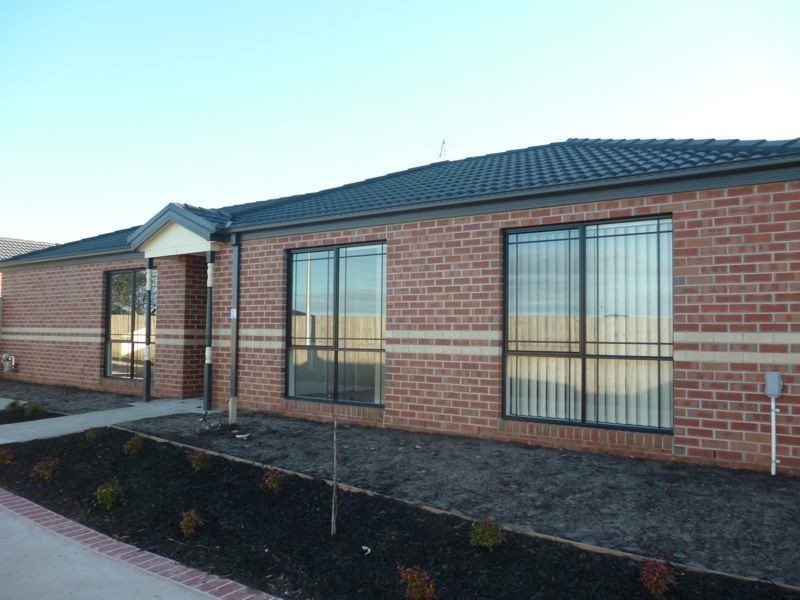 2/107 Army Road, Pakenham VIC 3810