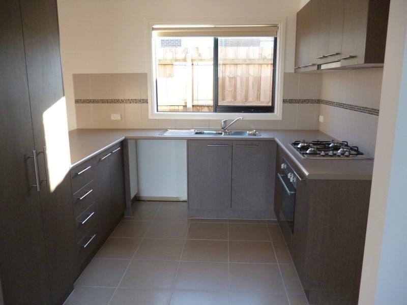 2/107 Army Road, Pakenham VIC 3810