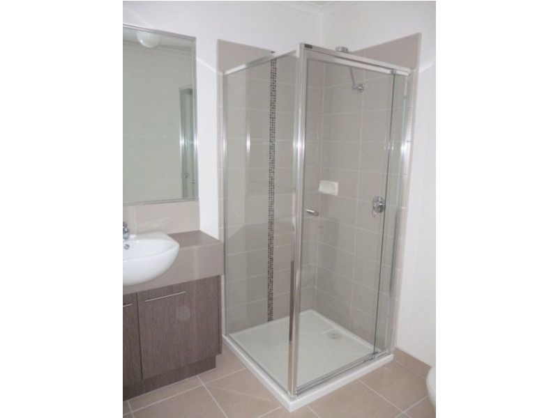 2/107 Army Road, Pakenham VIC 3810