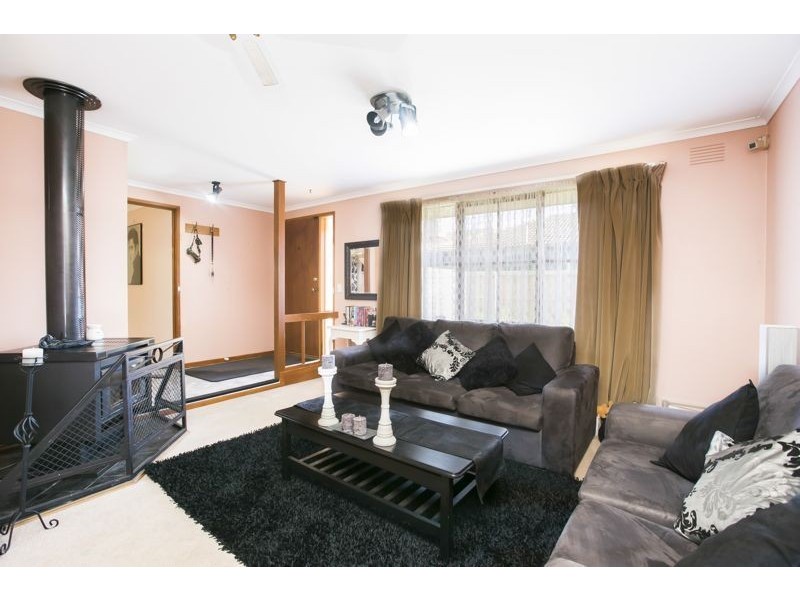 59 Lamont Crescent, Cranbourne VIC 3977