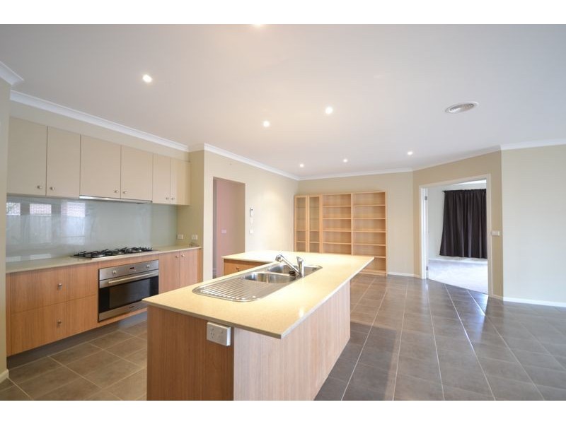 62 Pepperbush Circuit, Cranbourne VIC 3977