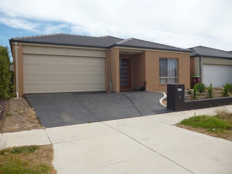 30 Kindred Avenue, Cranbourne North VIC 3977