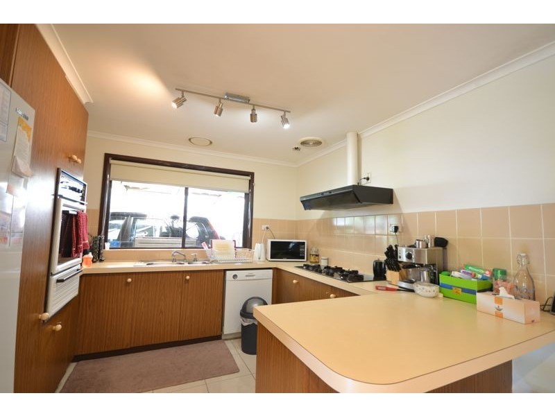 16 Arleon Crescent, Cranbourne VIC 3977