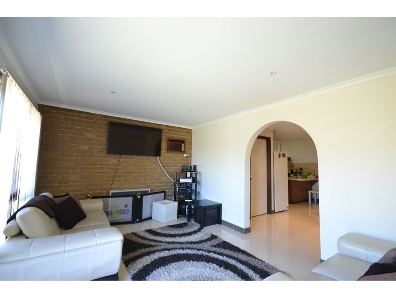 16 Arleon Crescent, Cranbourne VIC 3977