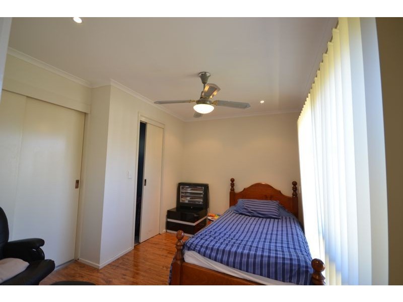 16 Arleon Crescent, Cranbourne VIC 3977