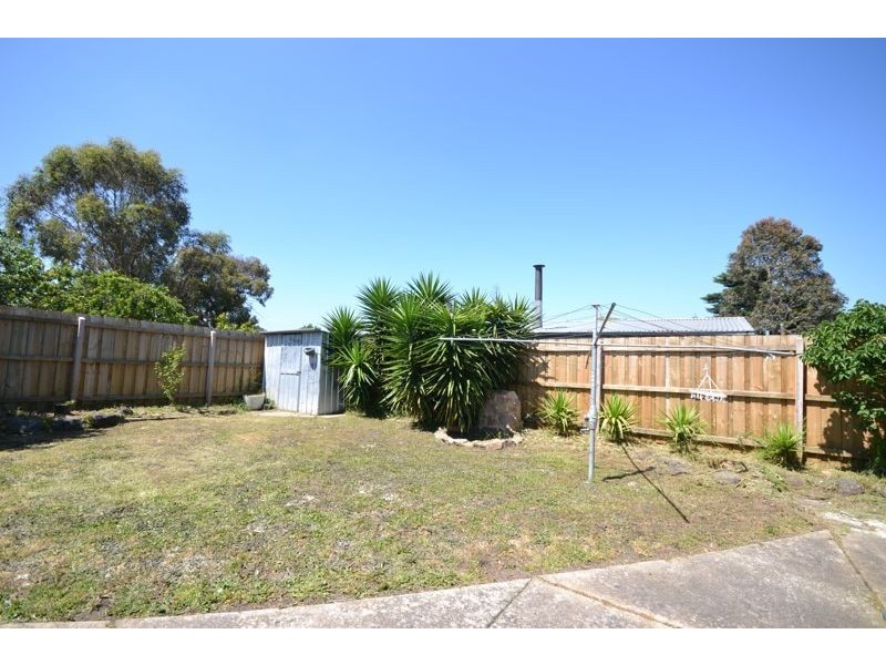 16 Arleon Crescent, Cranbourne VIC 3977