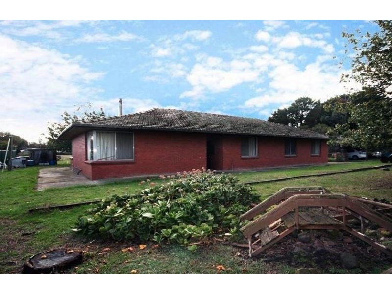 1 Heather Grove, Cranbourne East VIC 3977